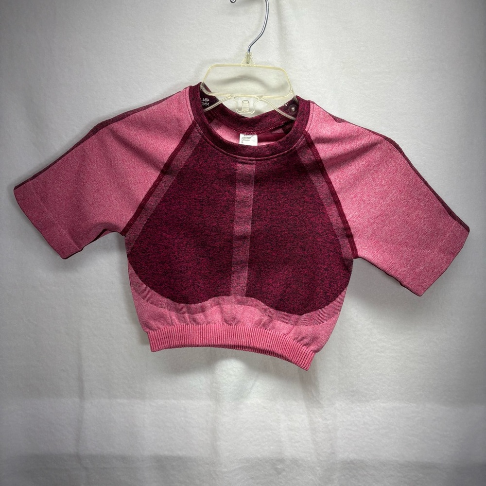 Fabletics Cropped Top Pink ‎ Seamless V Neck Womens Size XS Super Cute